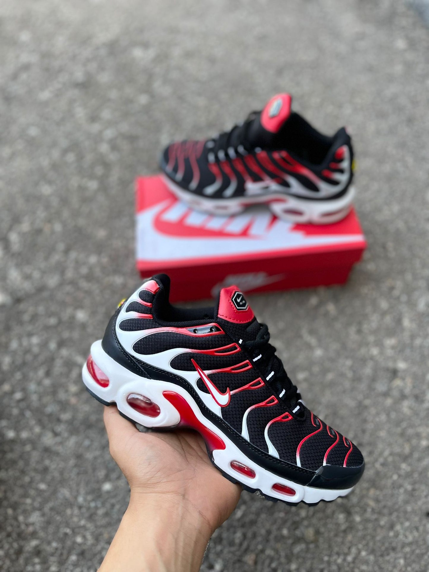 Zapatilla Nike Tn Shark Red White Black