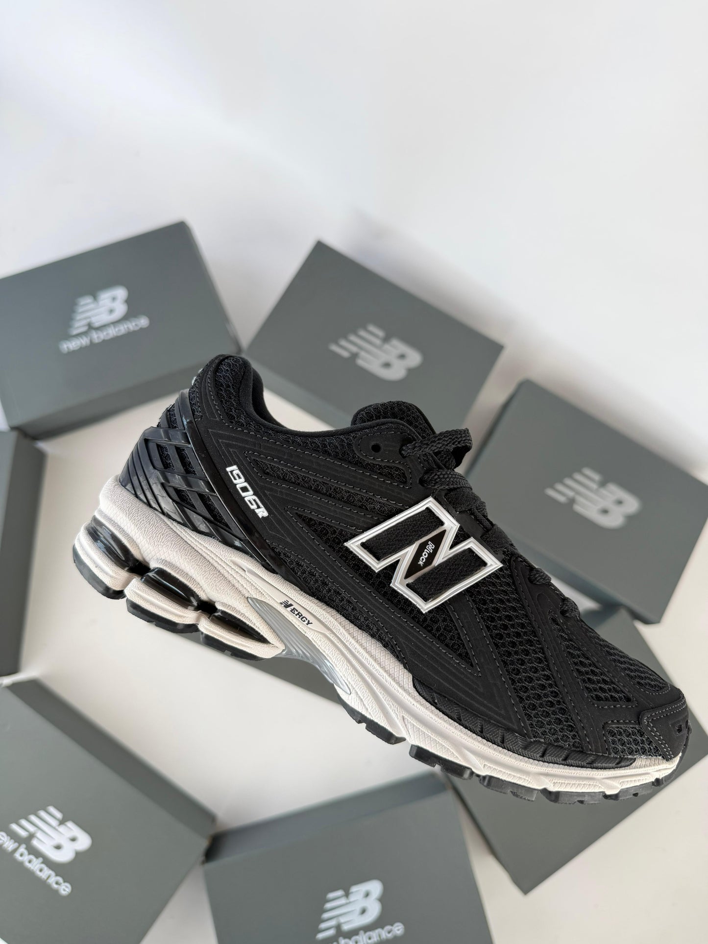 Zapatilla New Balance 1906
