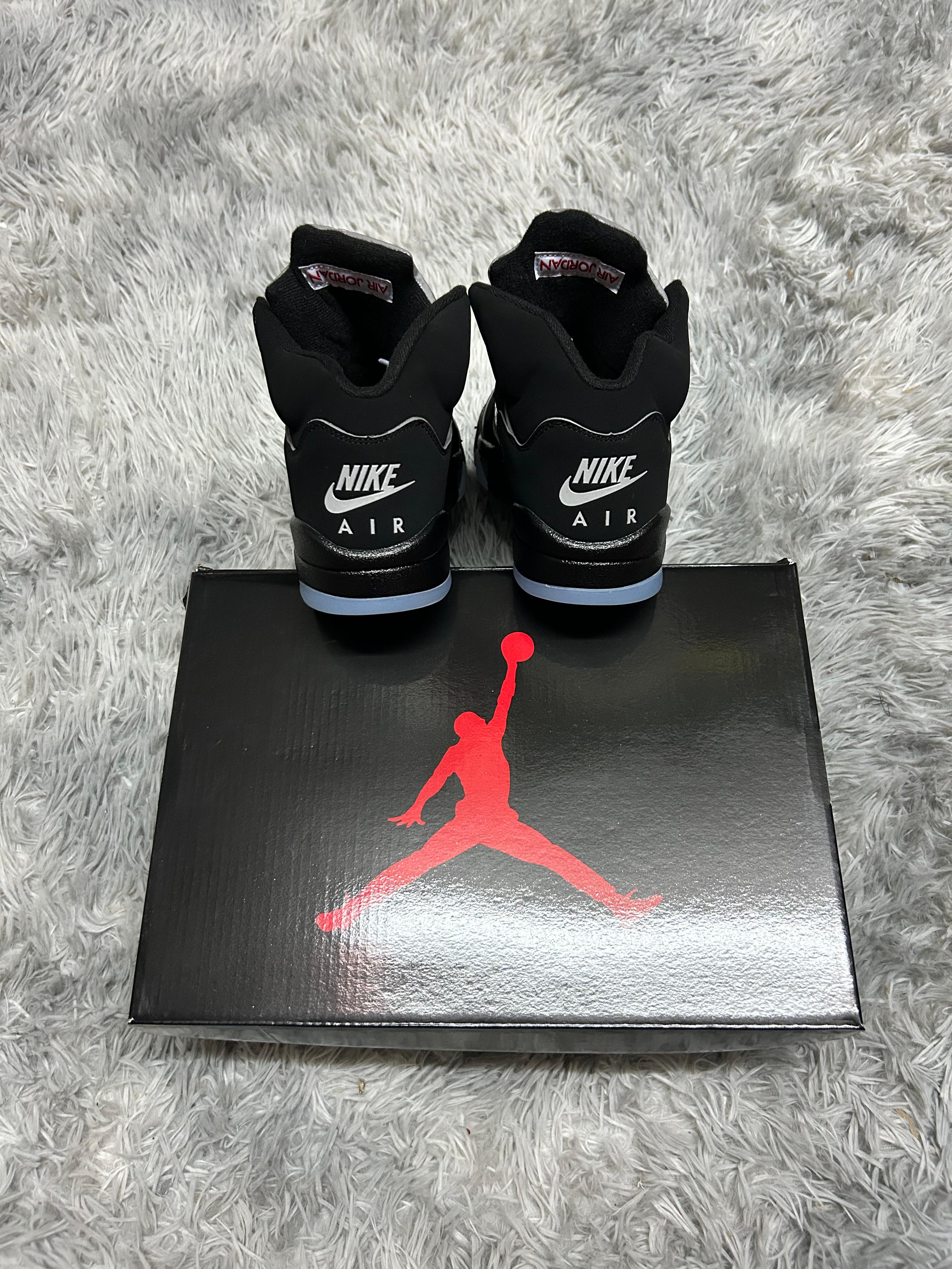 Zapatilla Nike Air Jordan 5 Retro OG Black Metallic Reimagined