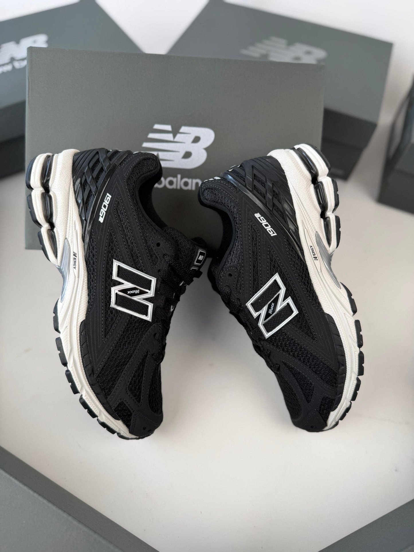 Zapatilla New Balance 1906