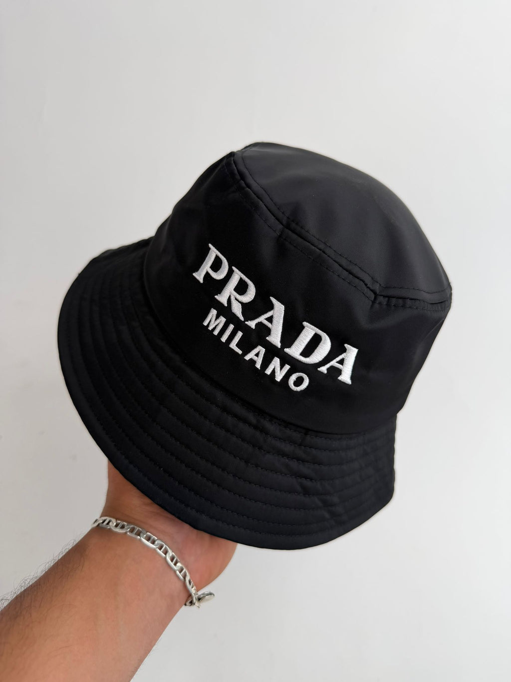 Gorro Tipo Pescador Prada