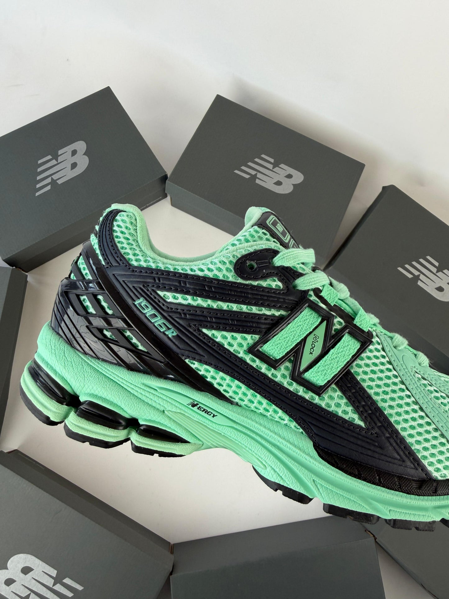 Zapatilla New Balance 1906