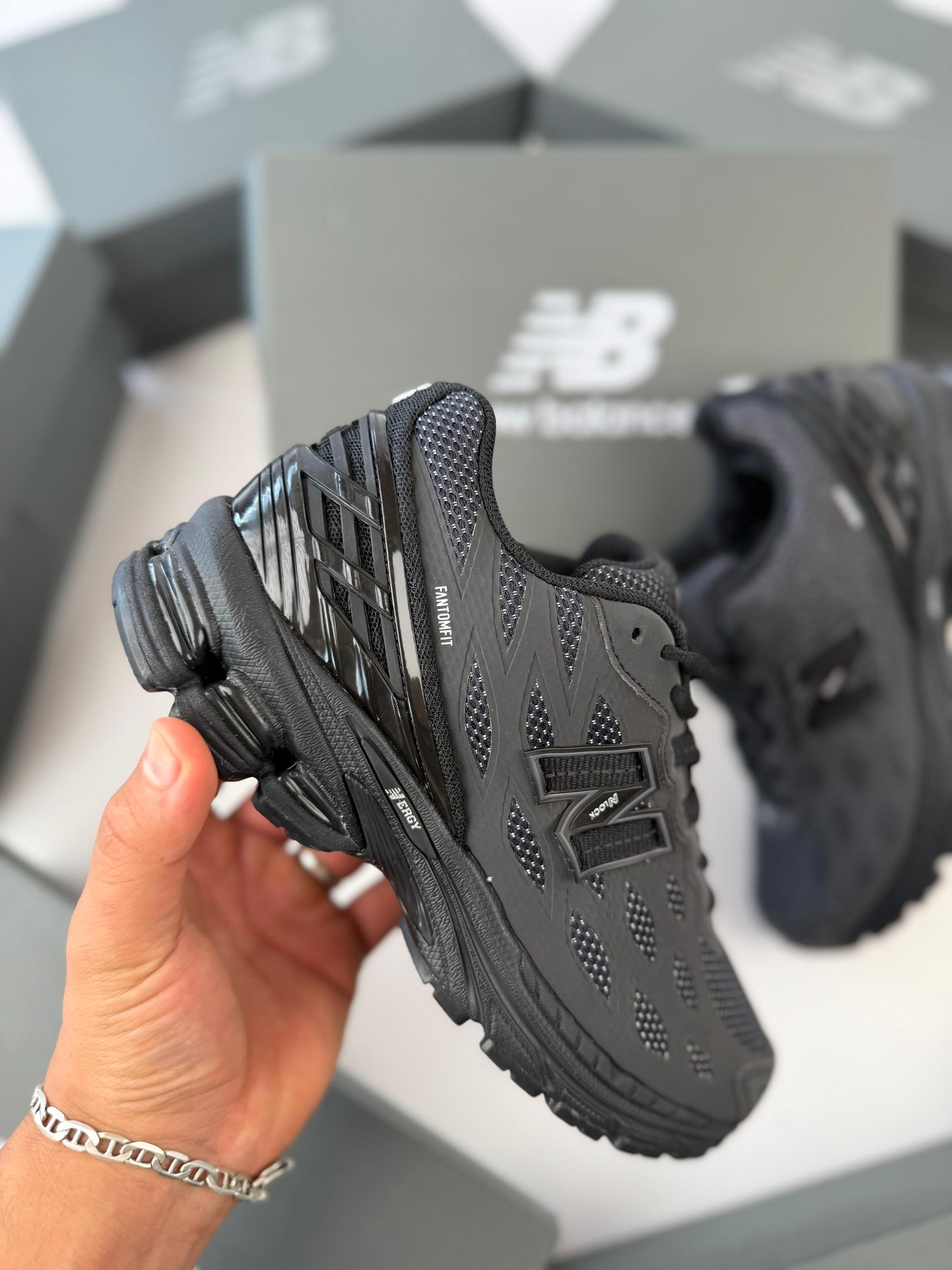 Zapatilla New Balance 1906