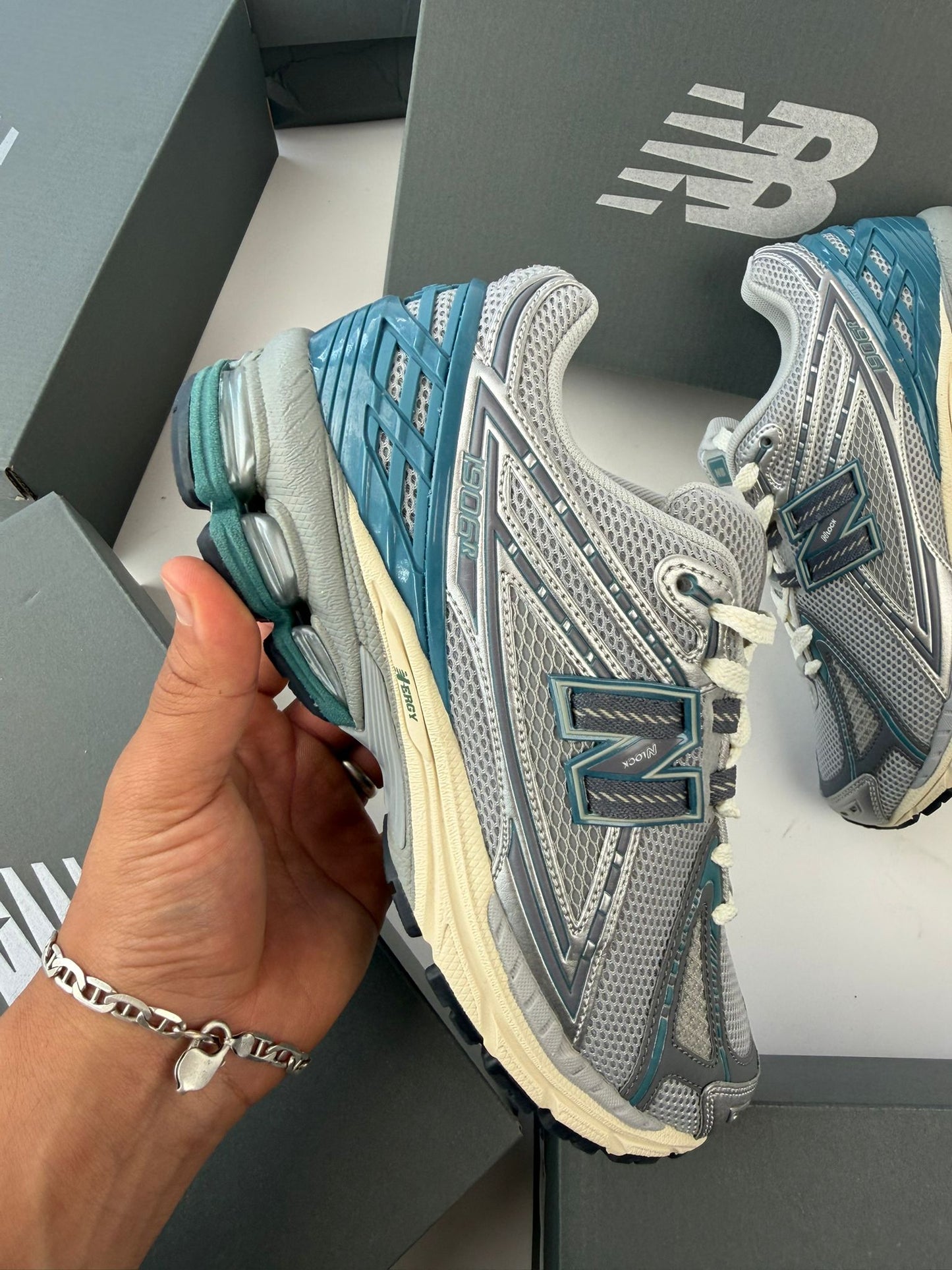 Zapatilla New Balance 1906