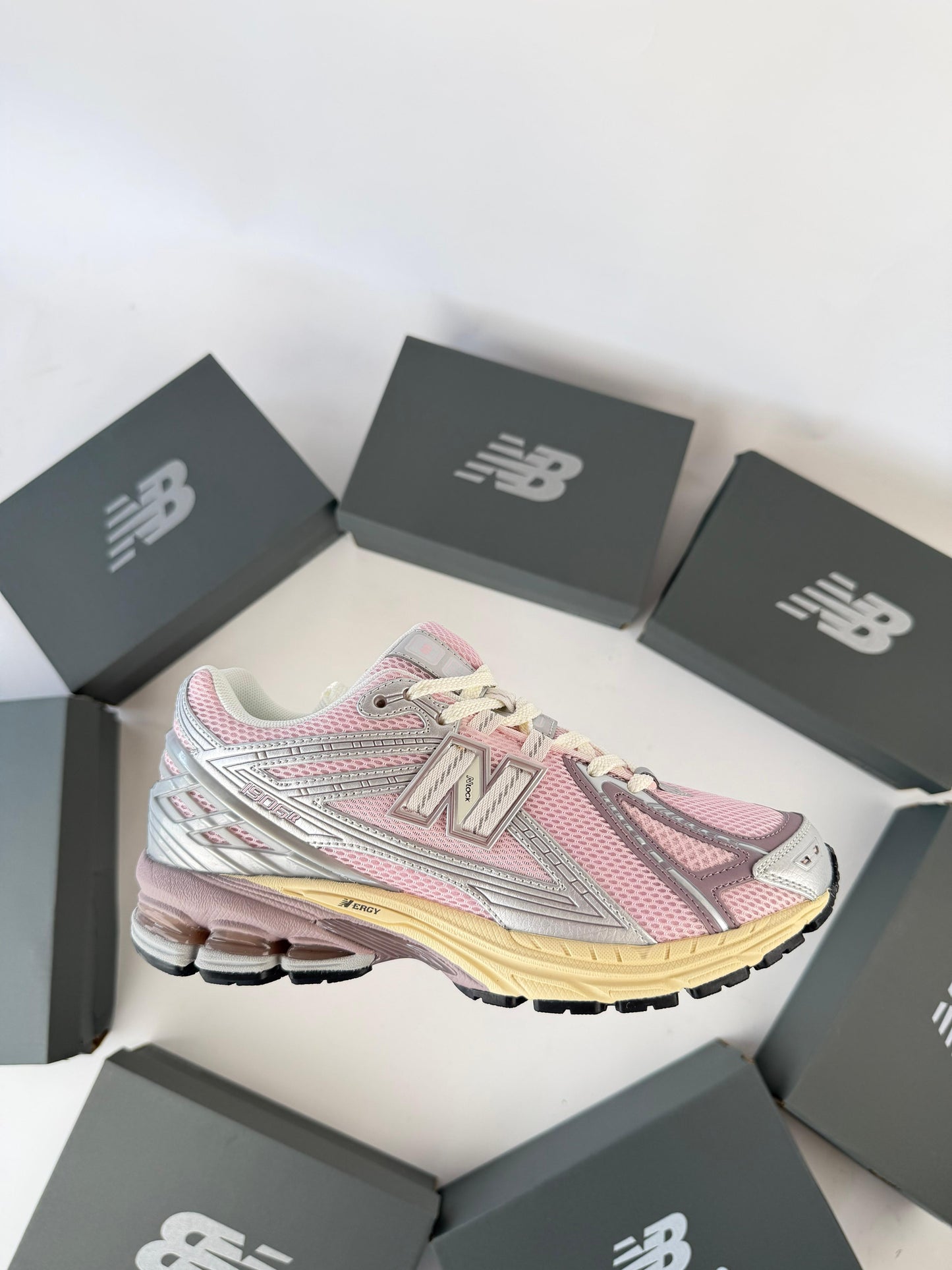 Zapatilla New Balance 1906
