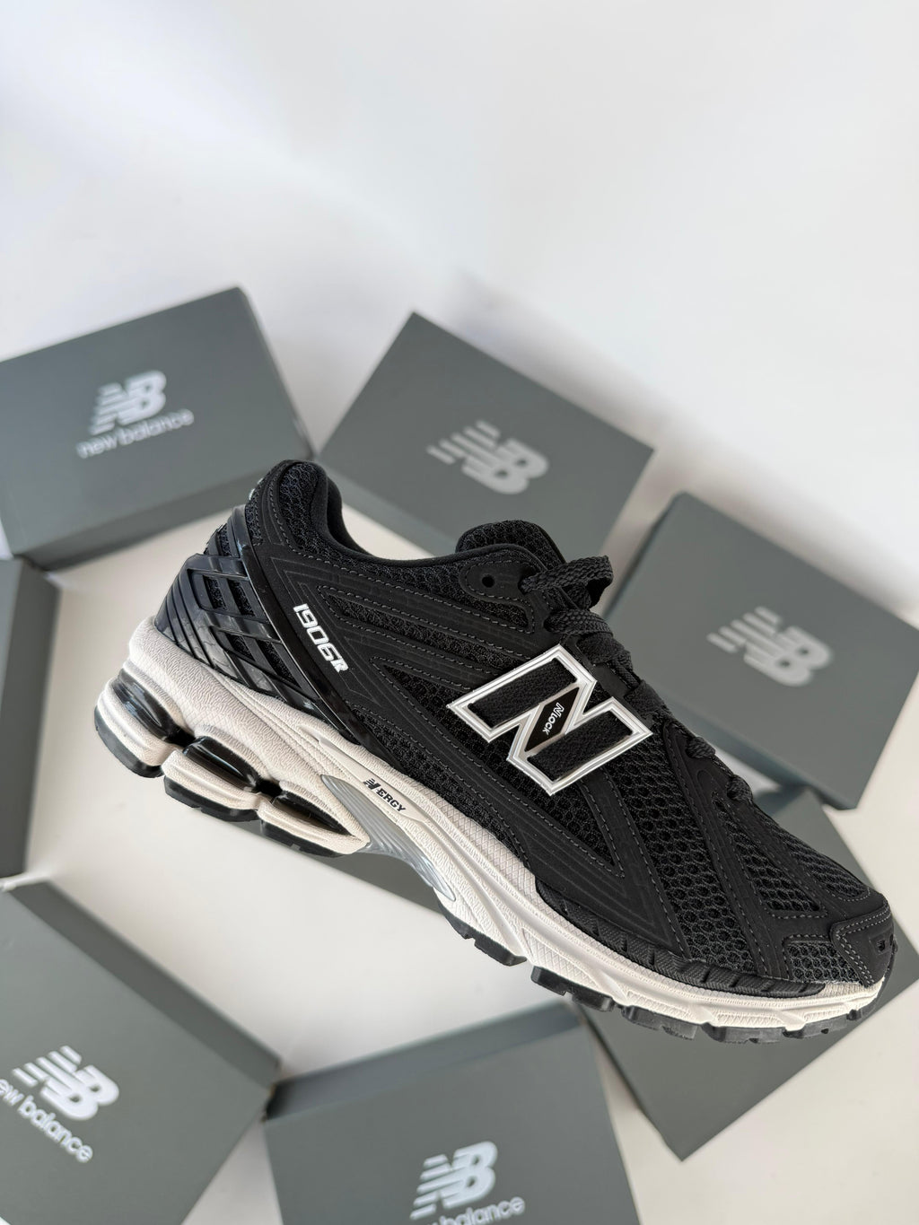 Zapatilla New Balance 1906