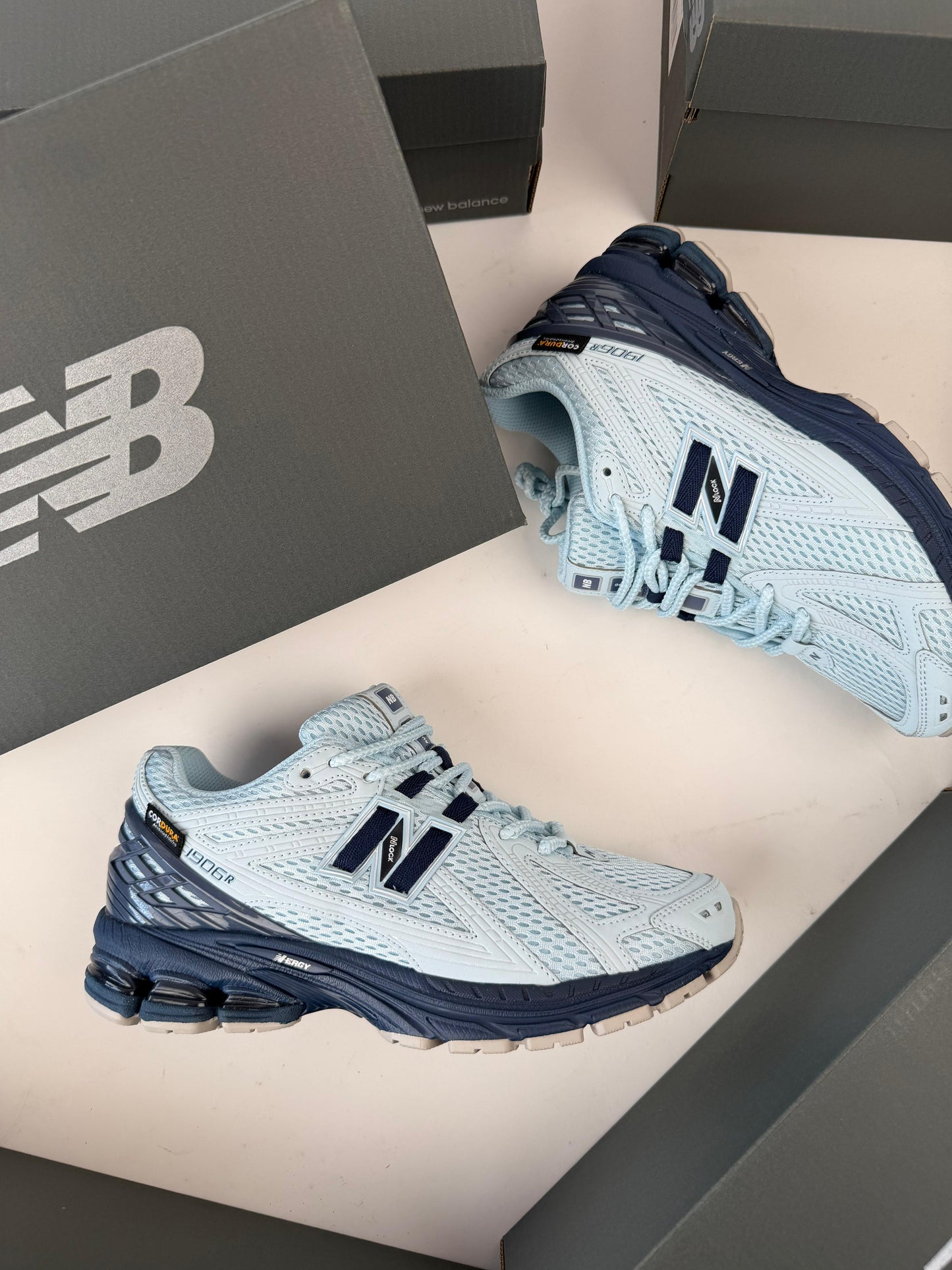Zapatilla New Balance 1906