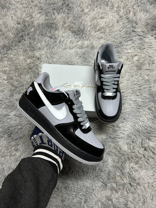 Zapatilla Nike Air Force 1 Low Syna Central Cee Black White Smoke Grey