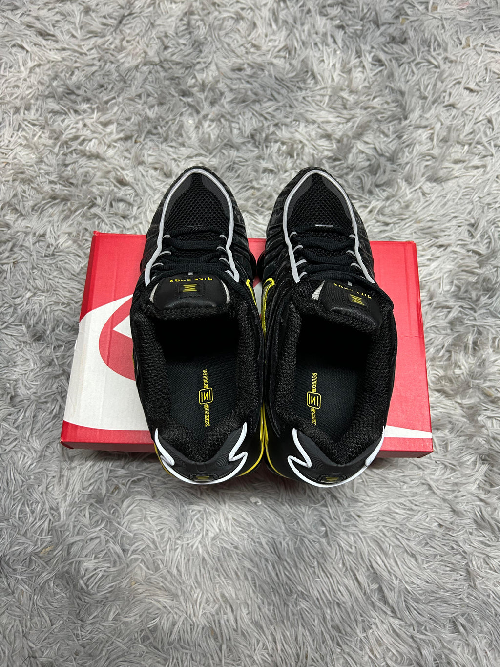 Zapatilla Nike Shox Amarillo Negro