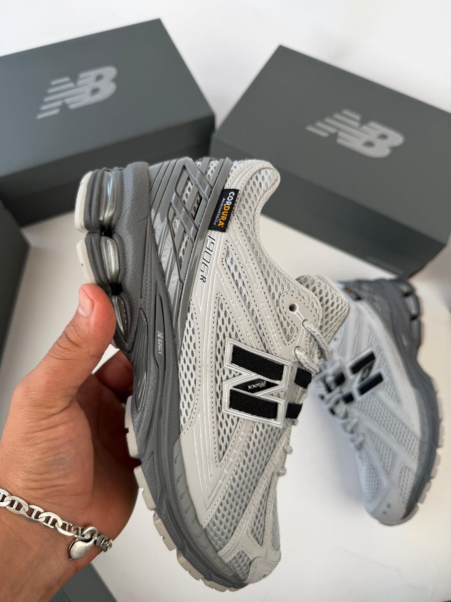 Zapatilla New Balance 1906