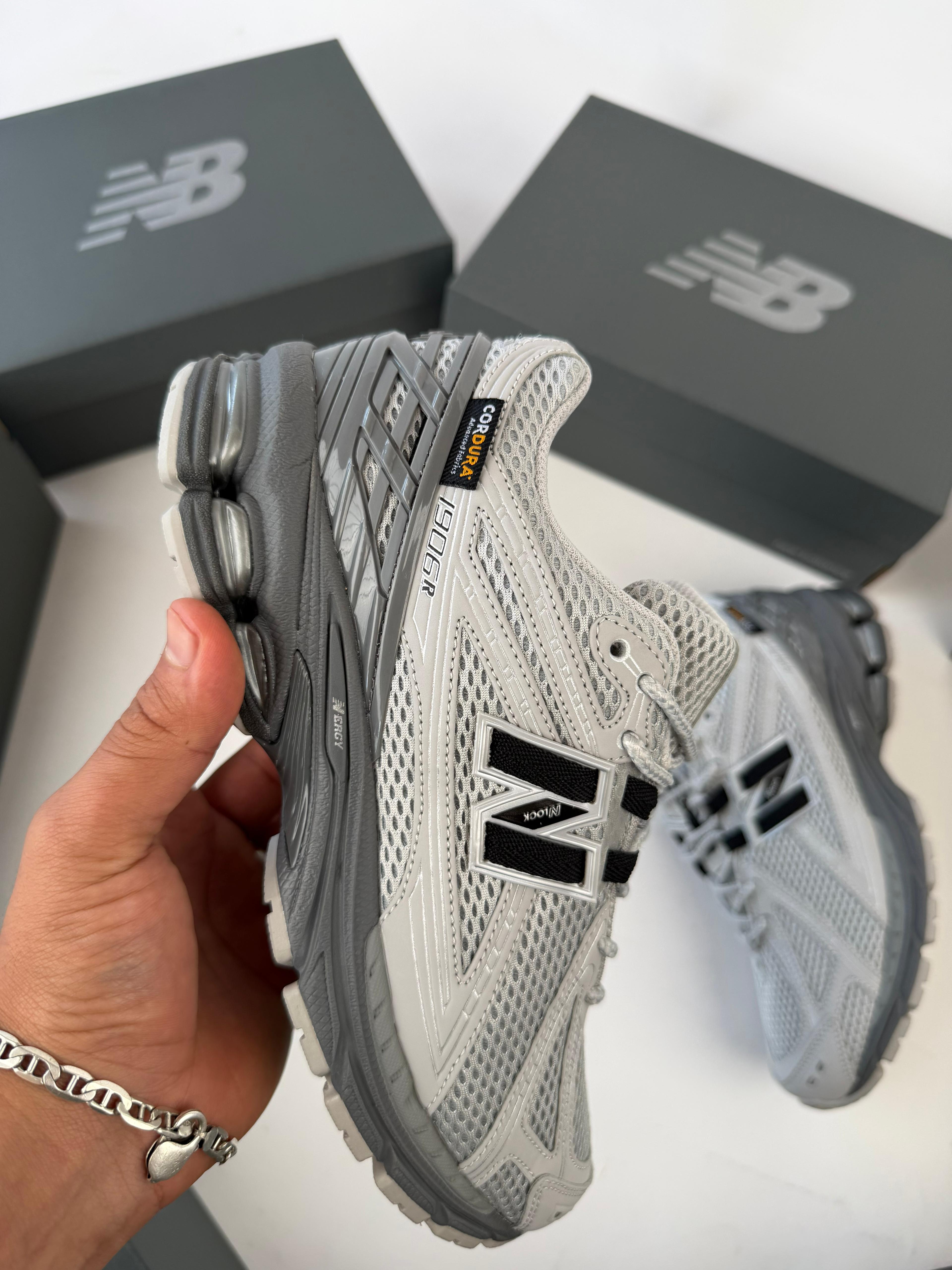Zapatilla New Balance 1906