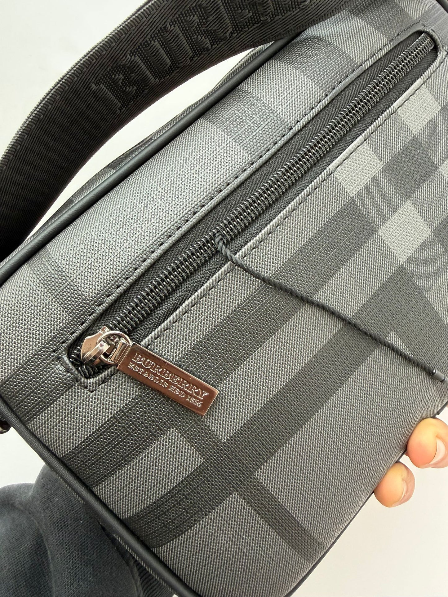 Bandolera Burberry 2026