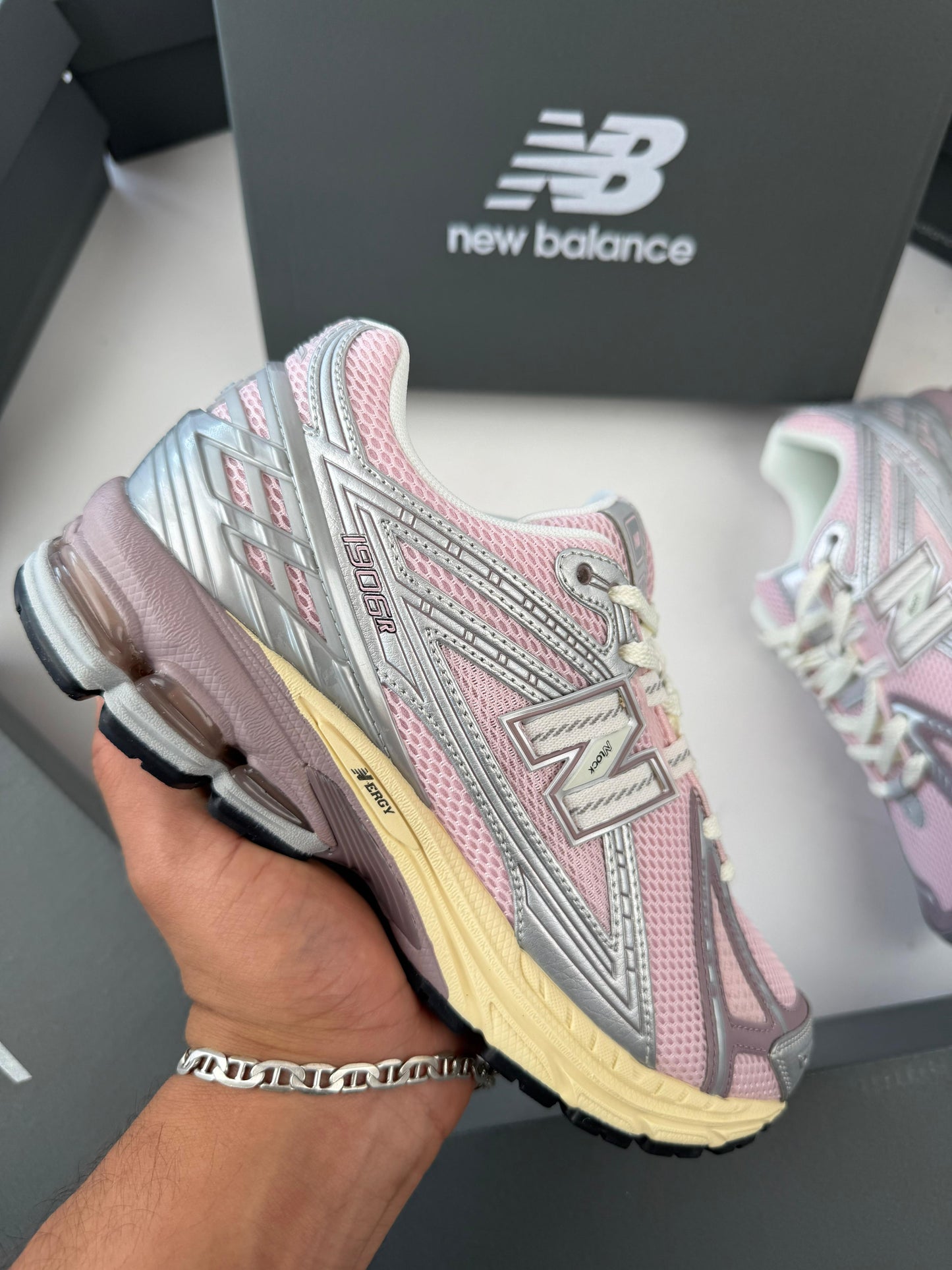 Zapatilla New Balance 1906