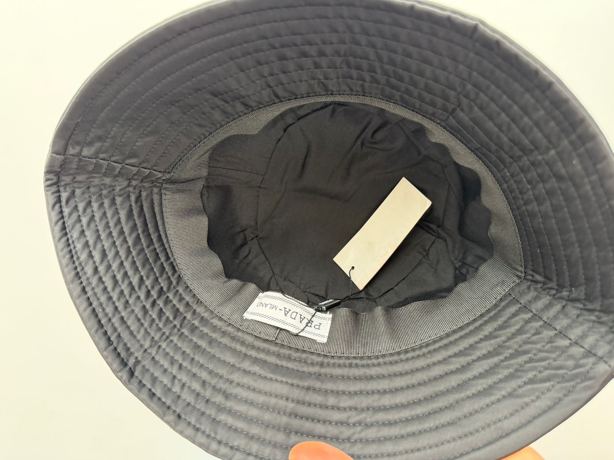 Gorro Tipo Pescador Prada