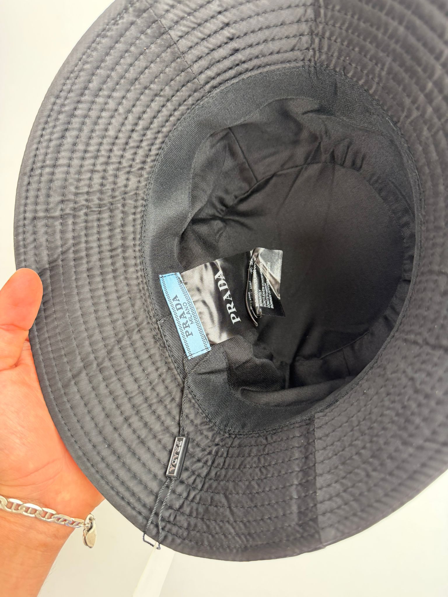 Gorro Tipo Pescador Prada
