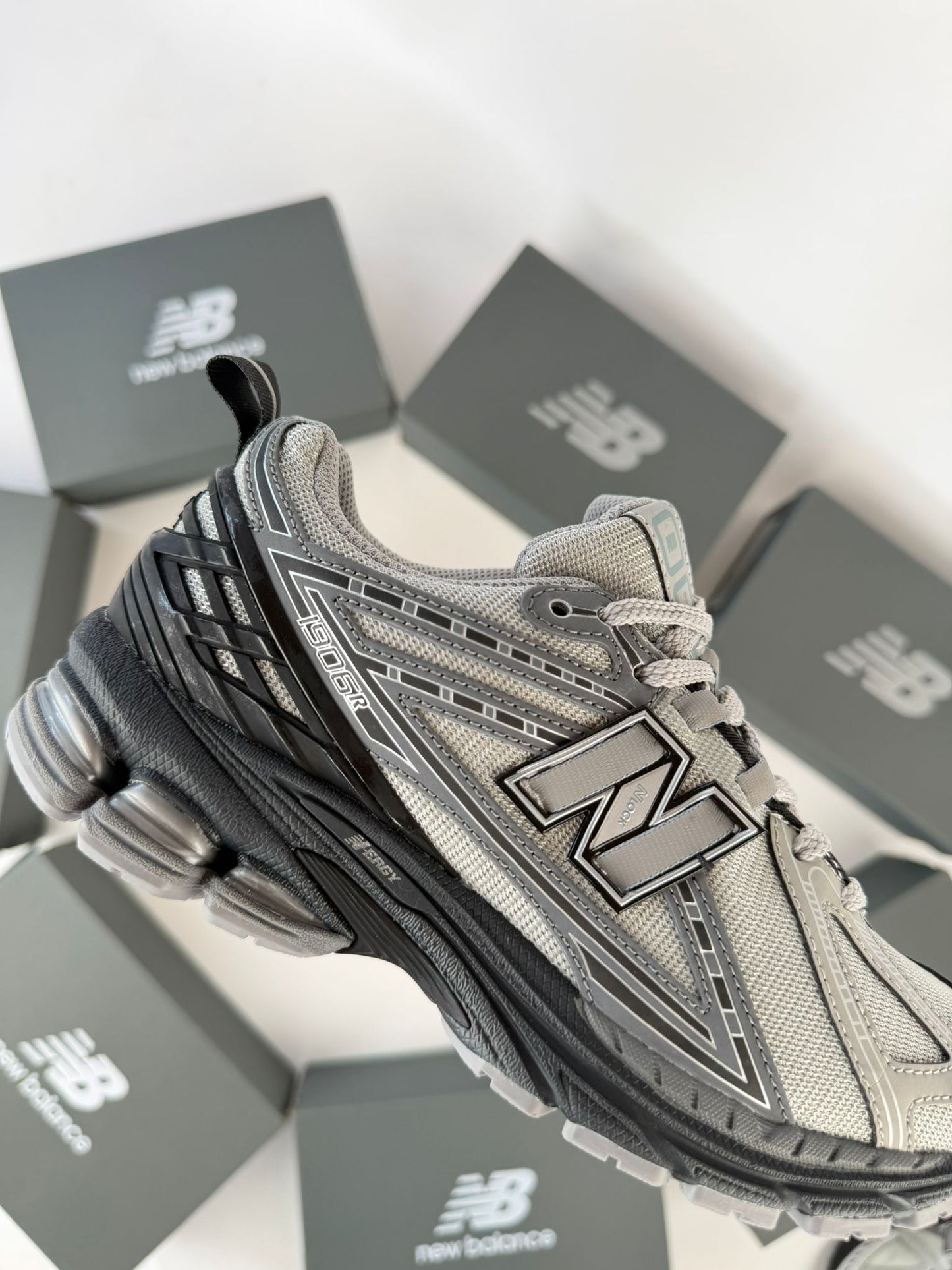 Zapatilla New Balance 1906