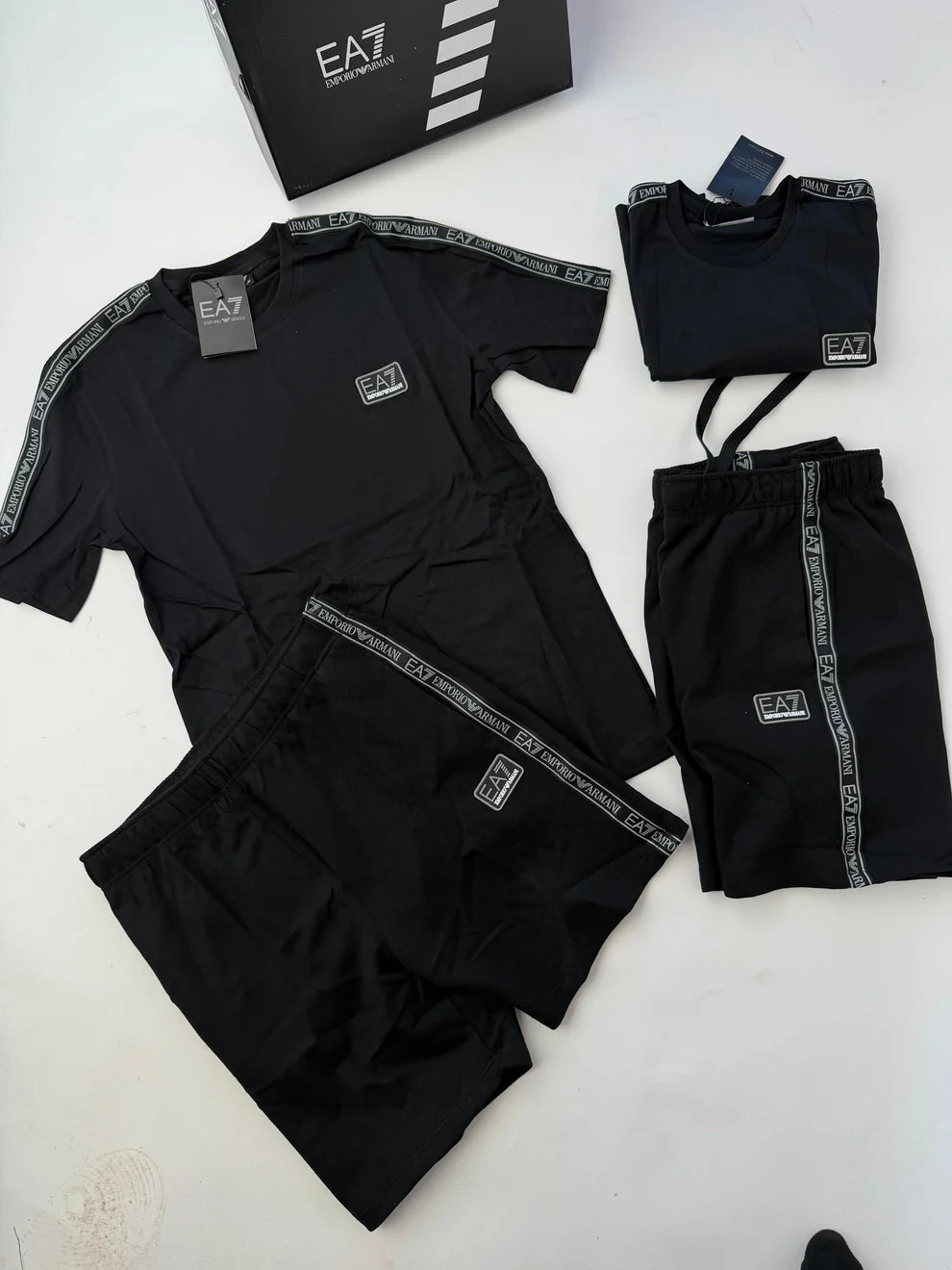 Conjunto Emporio Armani EA7