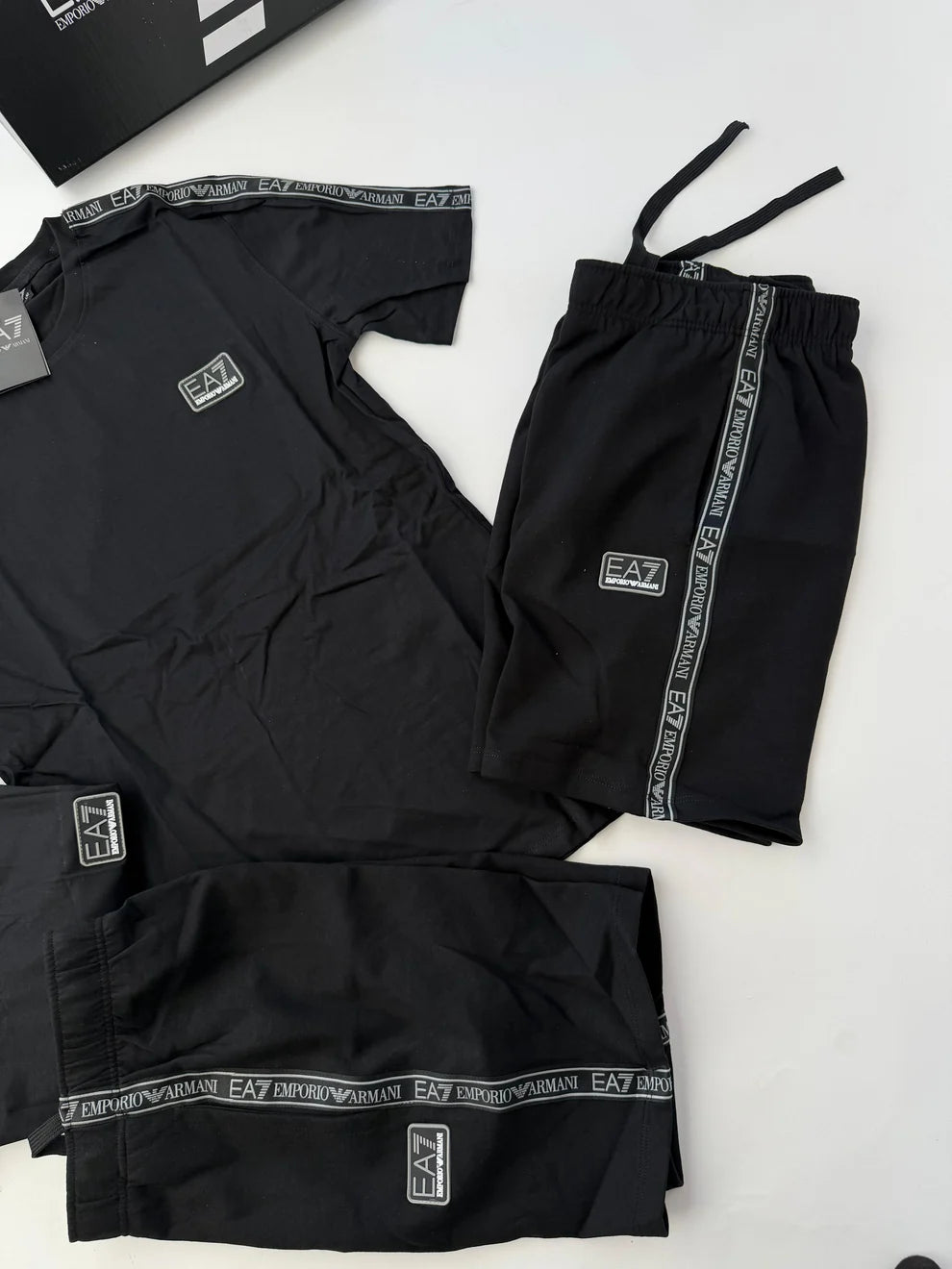 Conjunto Emporio Armani EA7