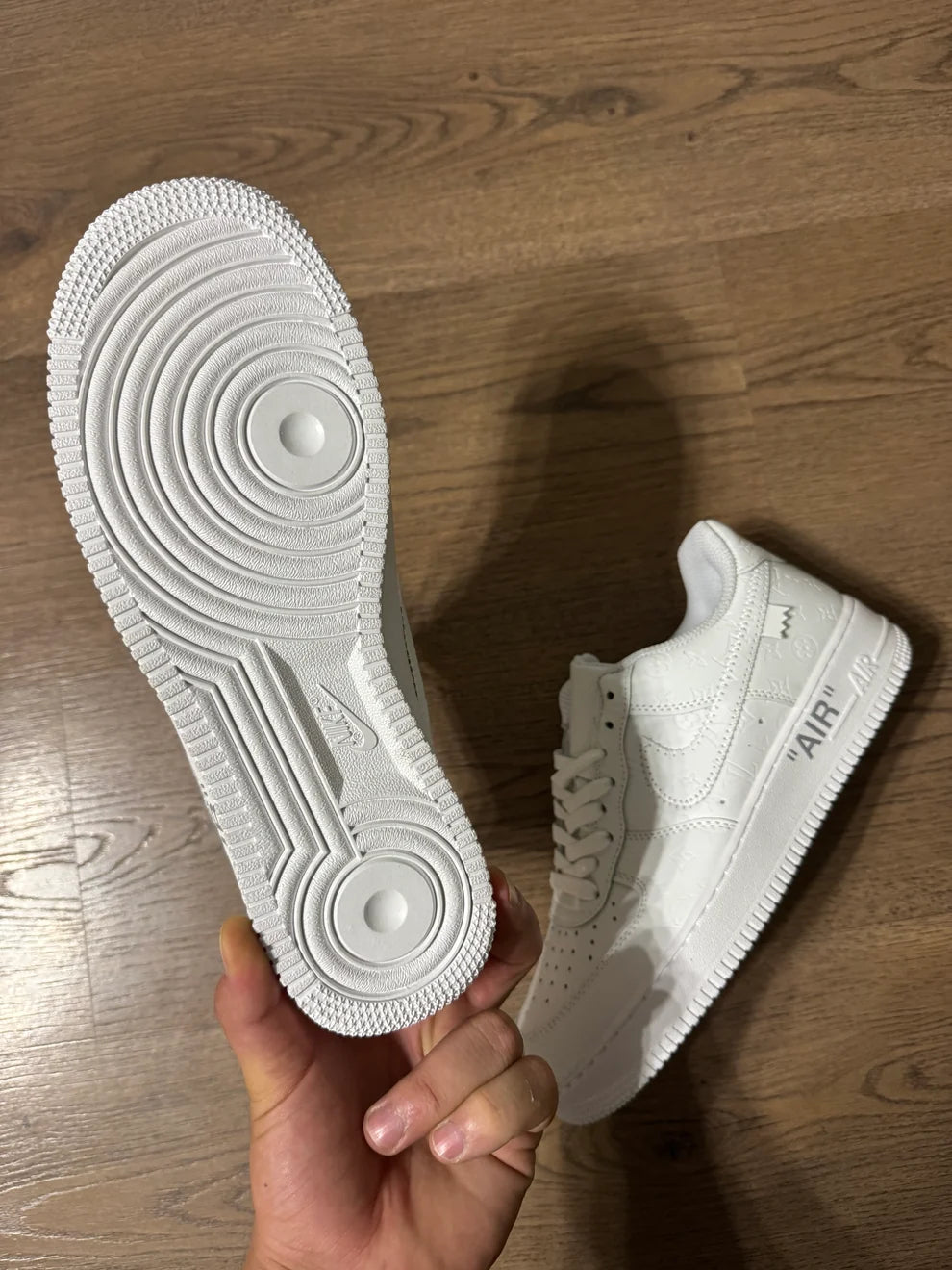 Zapatilla Nike AirForce One x Lv