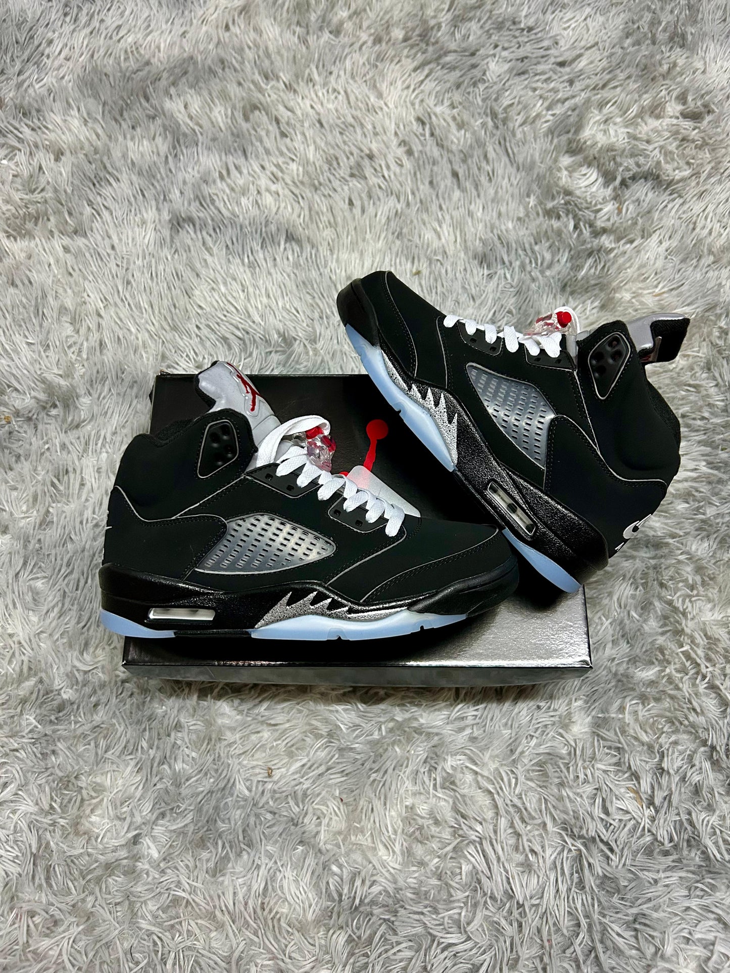 Zapatilla Nike Air Jordan 5 Retro OG Black Metallic Reimagined