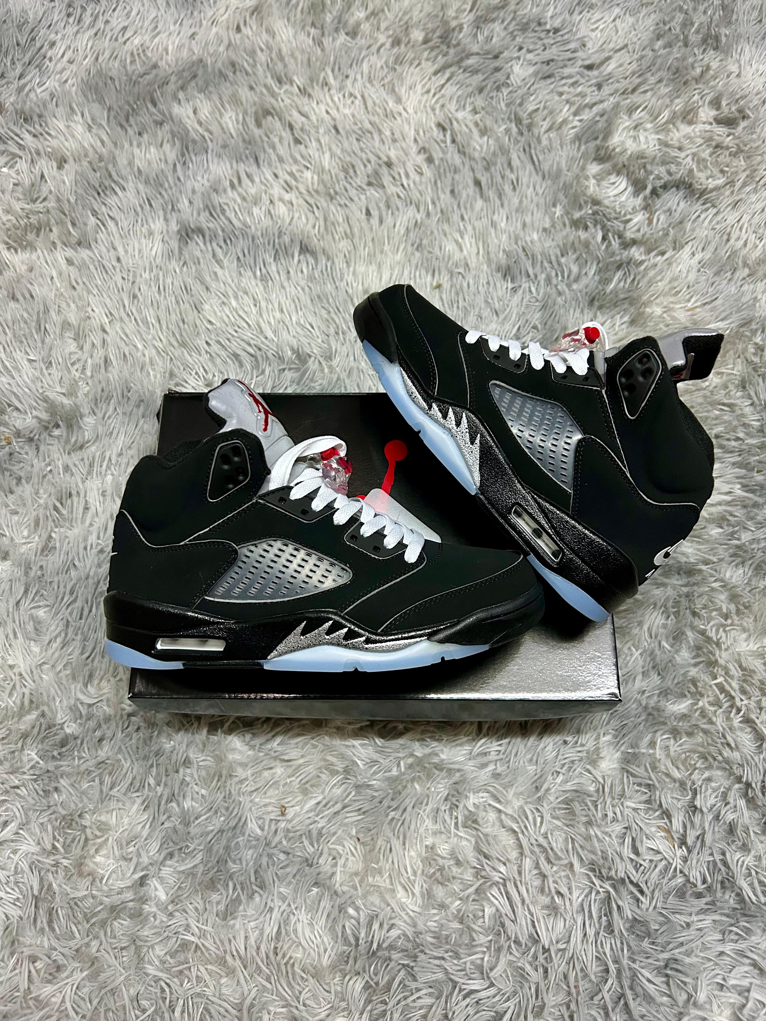 Zapatilla Nike Air Jordan 5 Retro OG Black Metallic Reimagined