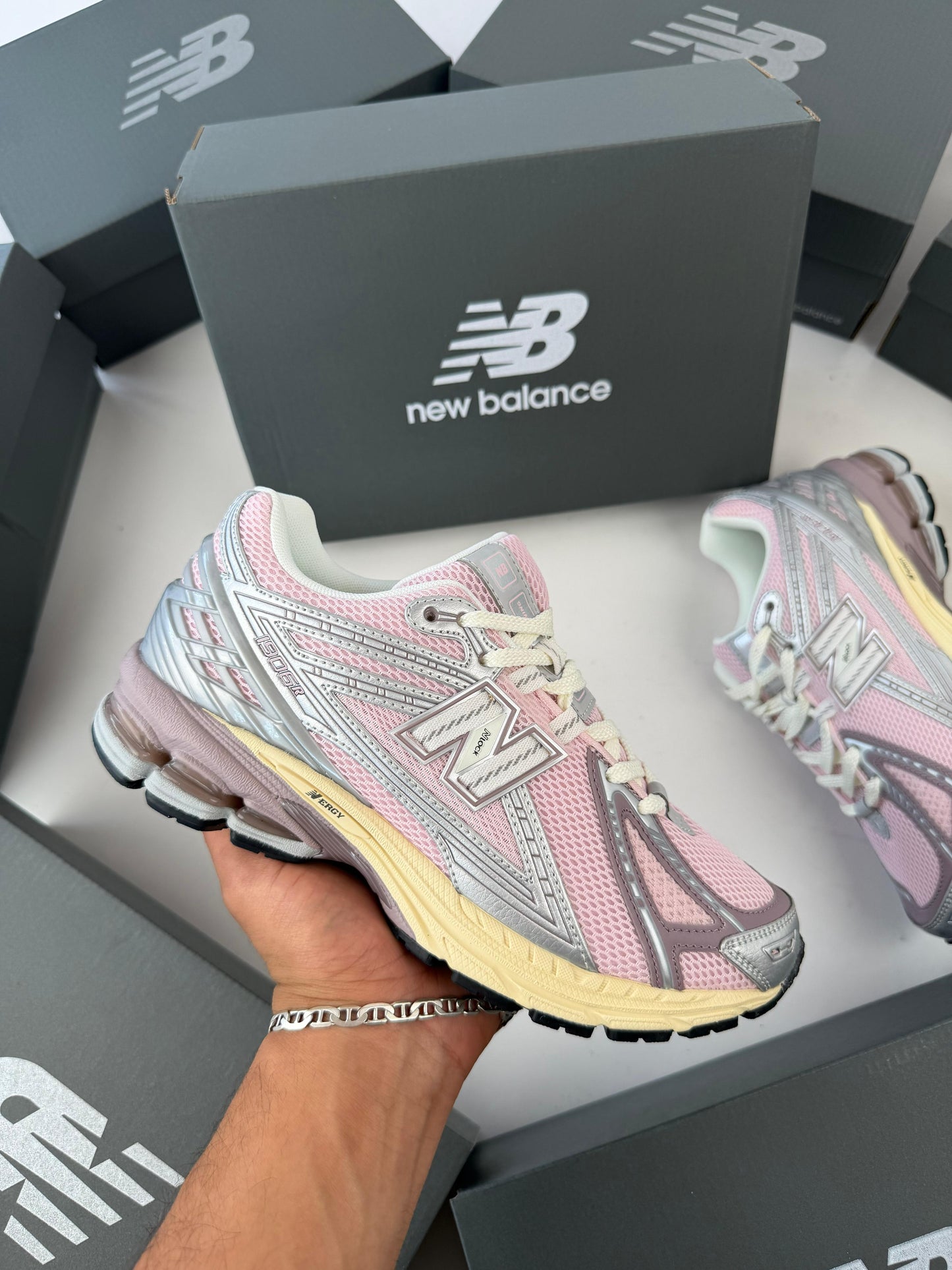 Zapatilla New Balance 1906