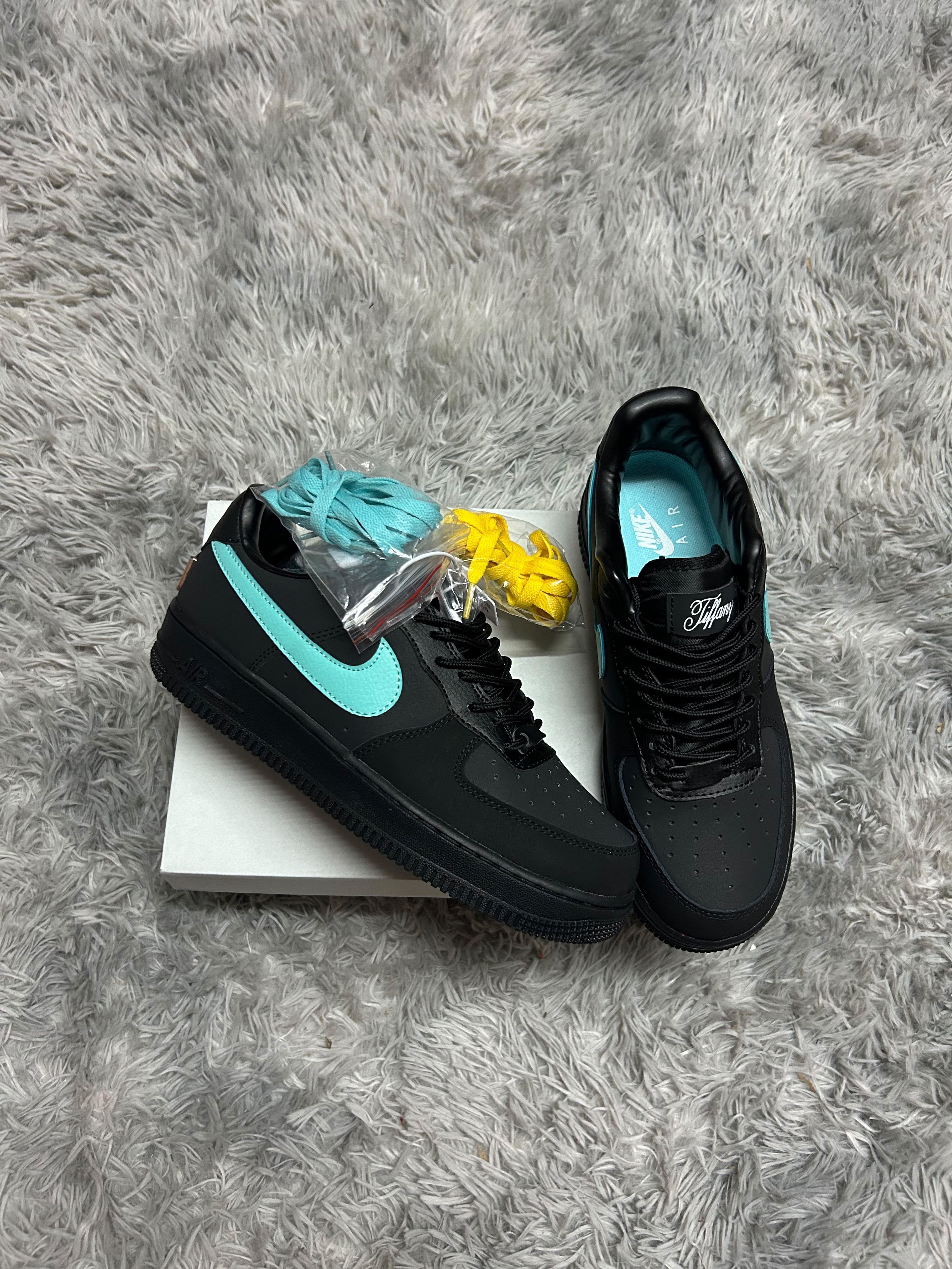 Zapatilla Nike Air Force 1 Low Tiffany y Co