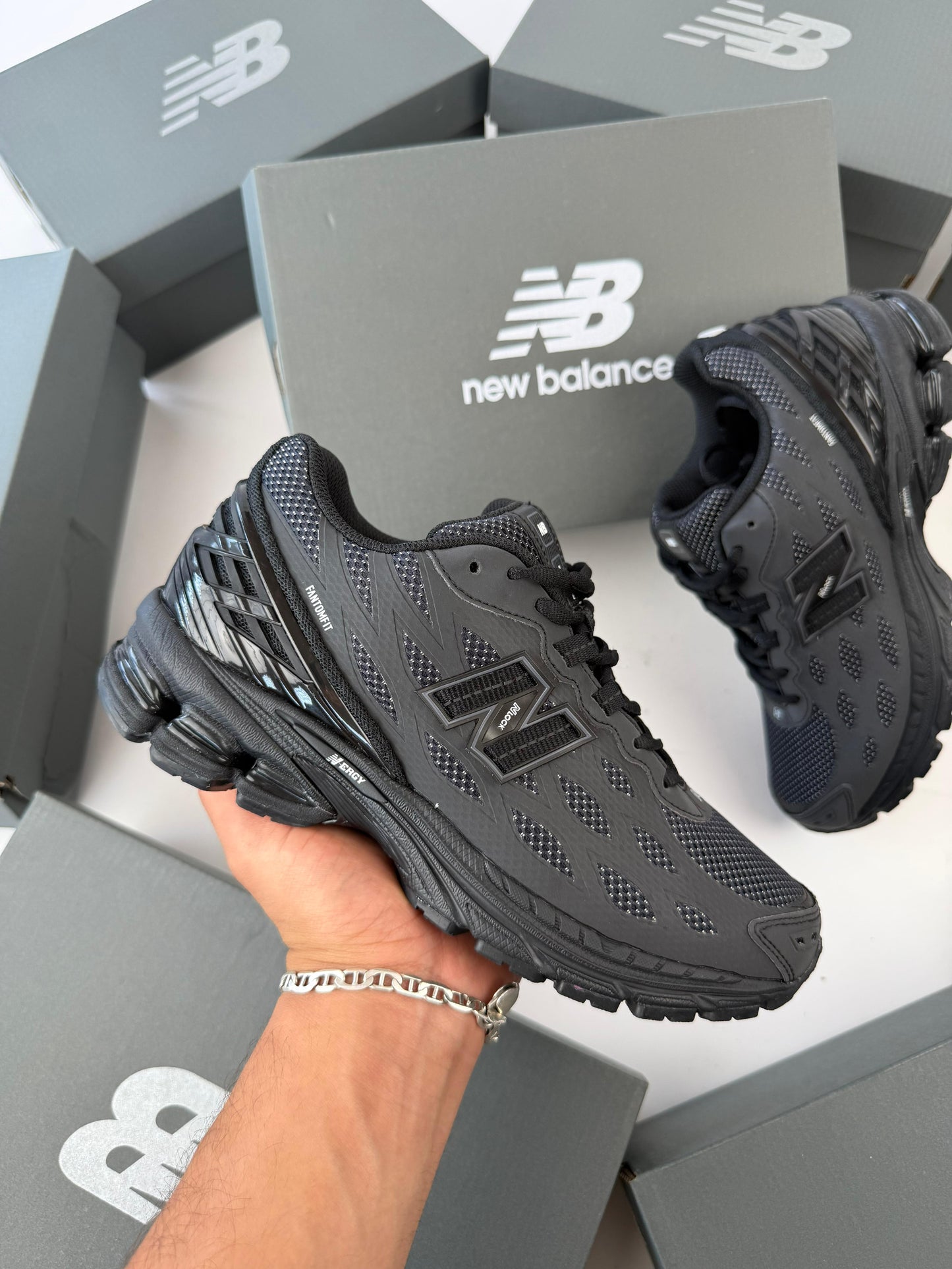 Zapatilla New Balance 1906