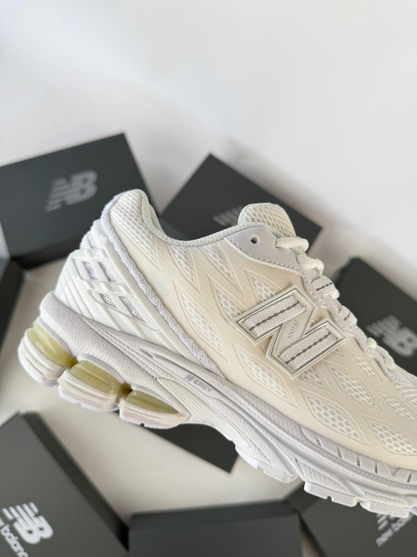 Zapatilla New Balance 1906