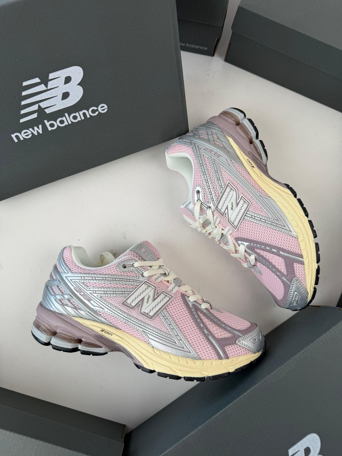 Zapatilla New Balance 1906