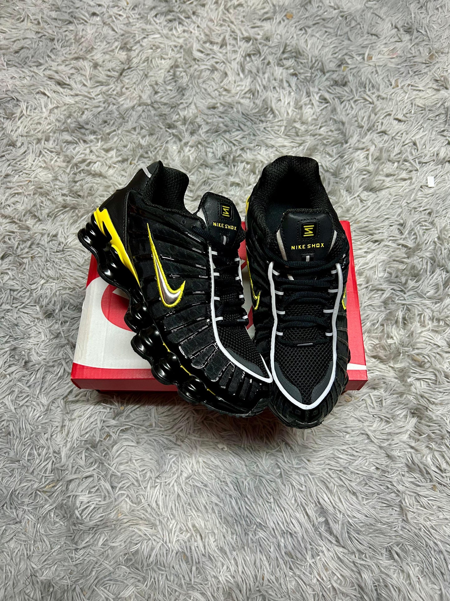 Zapatilla Nike Shox Amarillo Negro