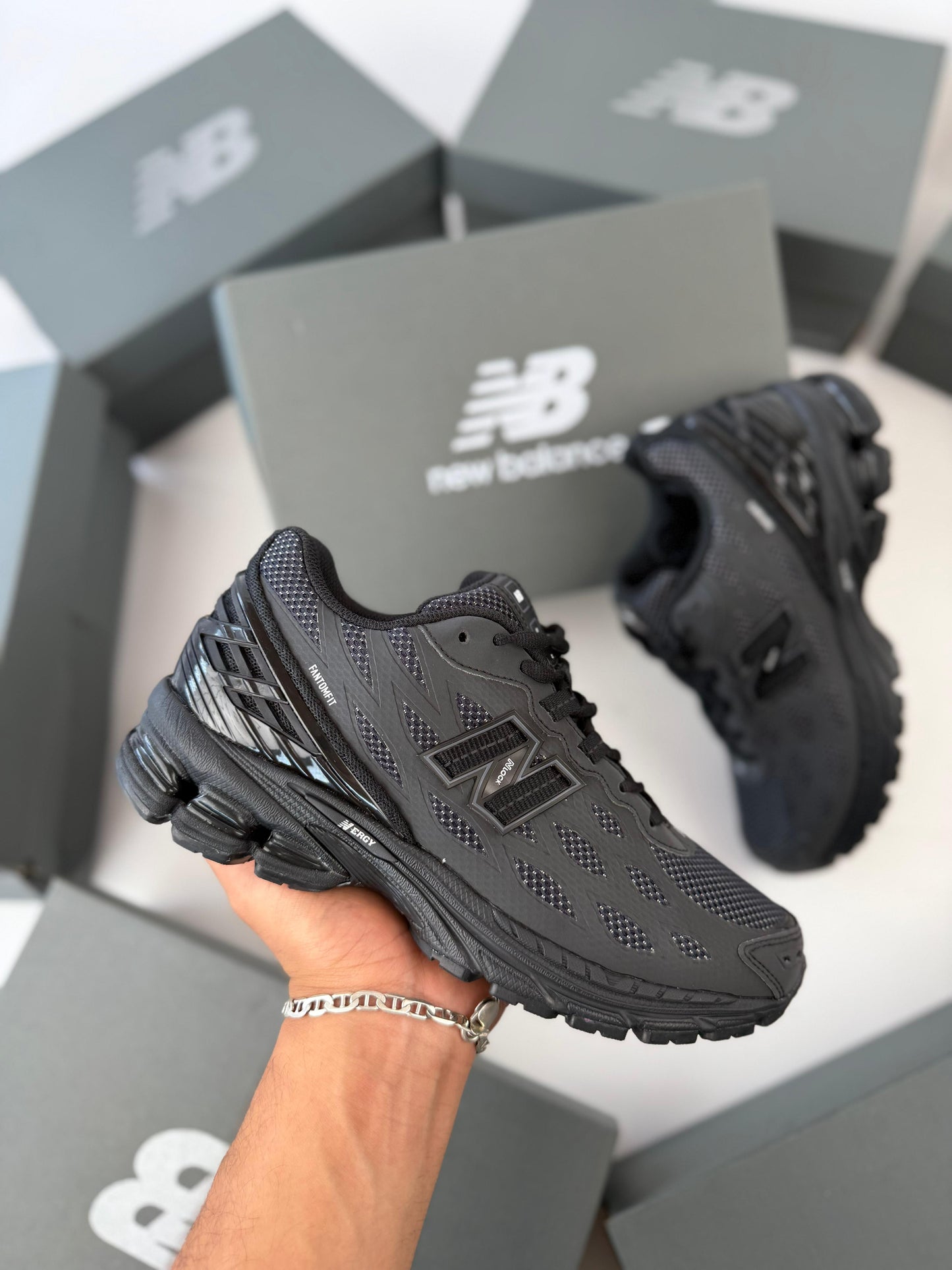 Zapatilla New Balance 1906