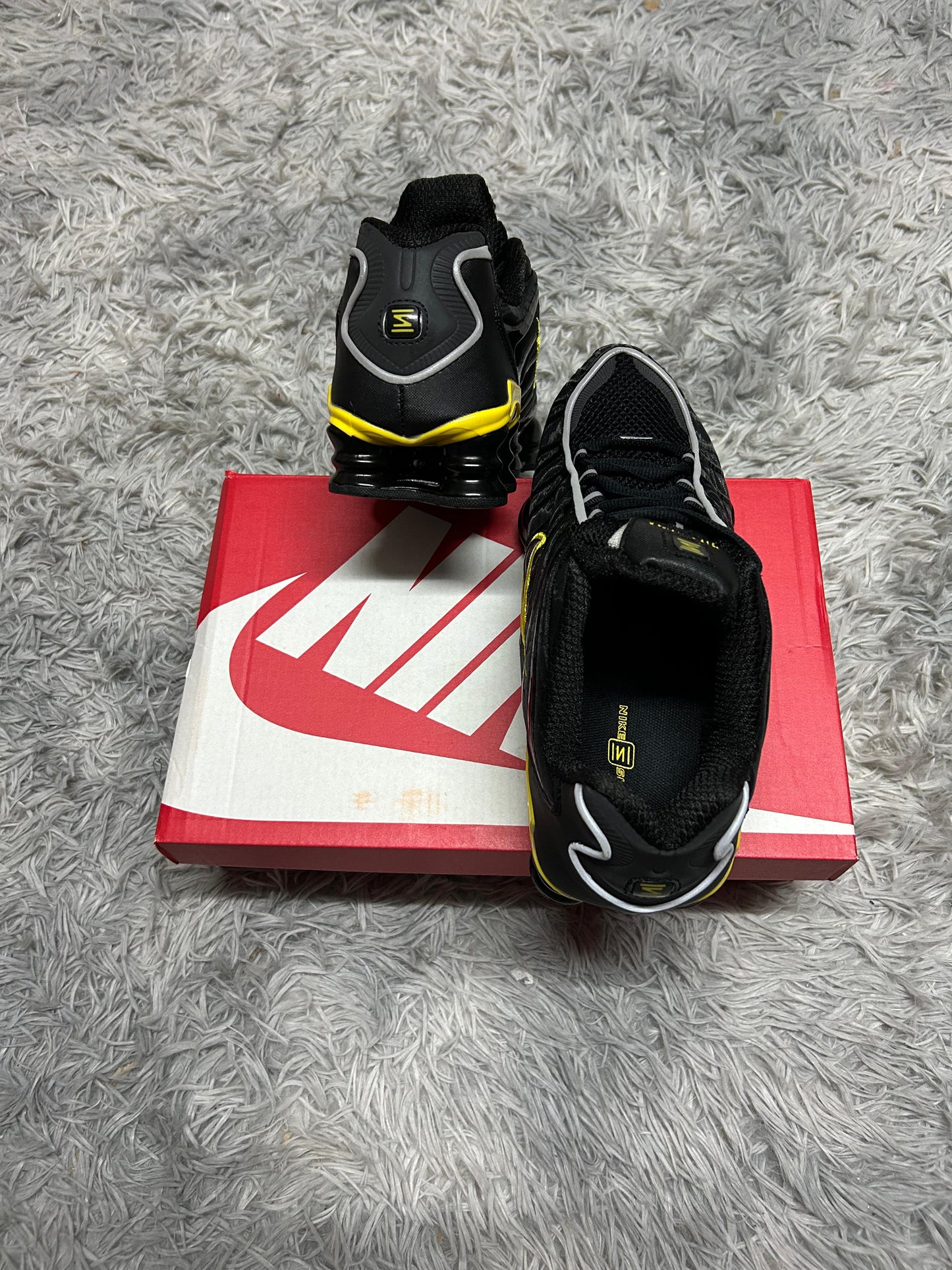 Zapatilla Nike Shox Amarillo Negro