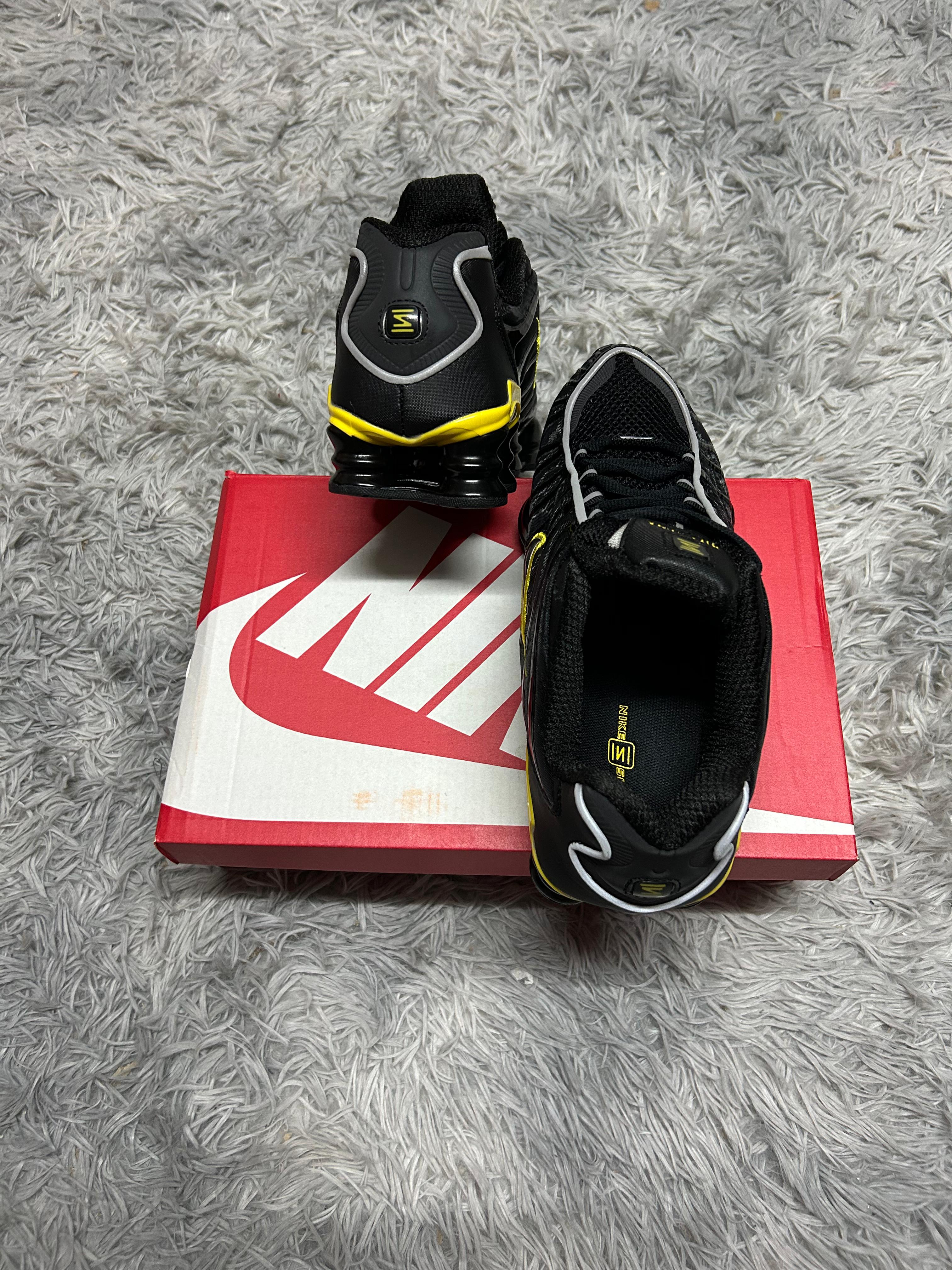 Zapatilla Nike Shox Amarillo Negro