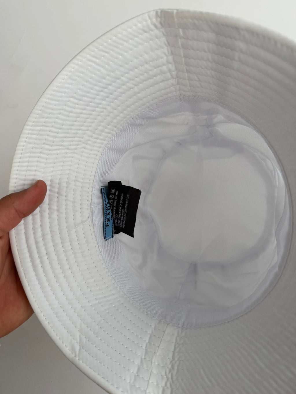 Gorro Tipo Pescador Prada