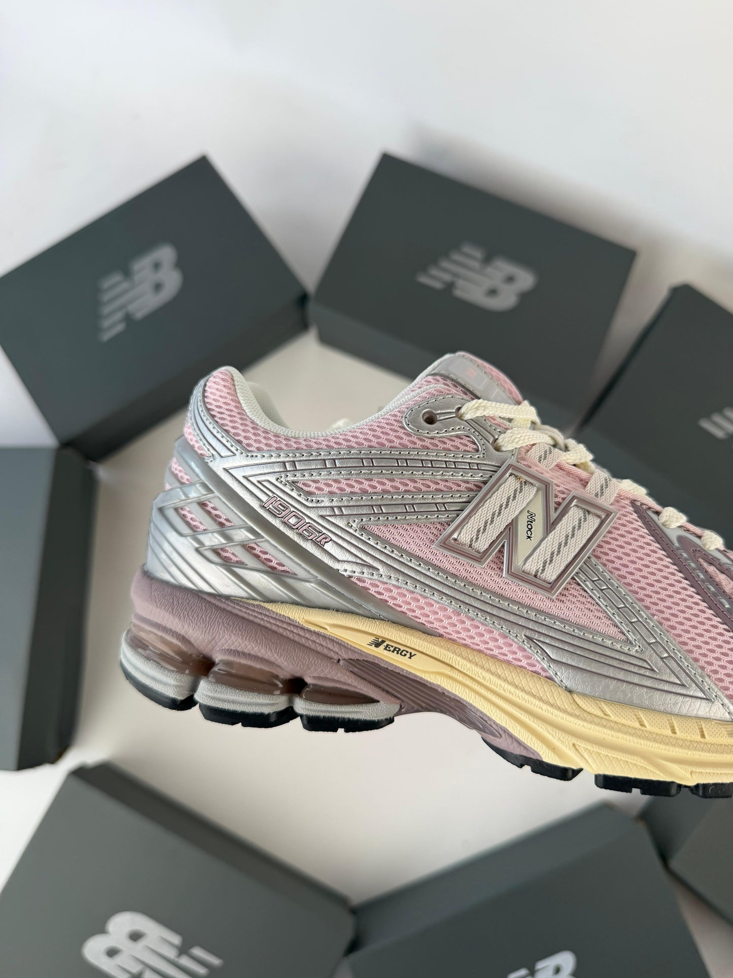 Zapatilla New Balance 1906