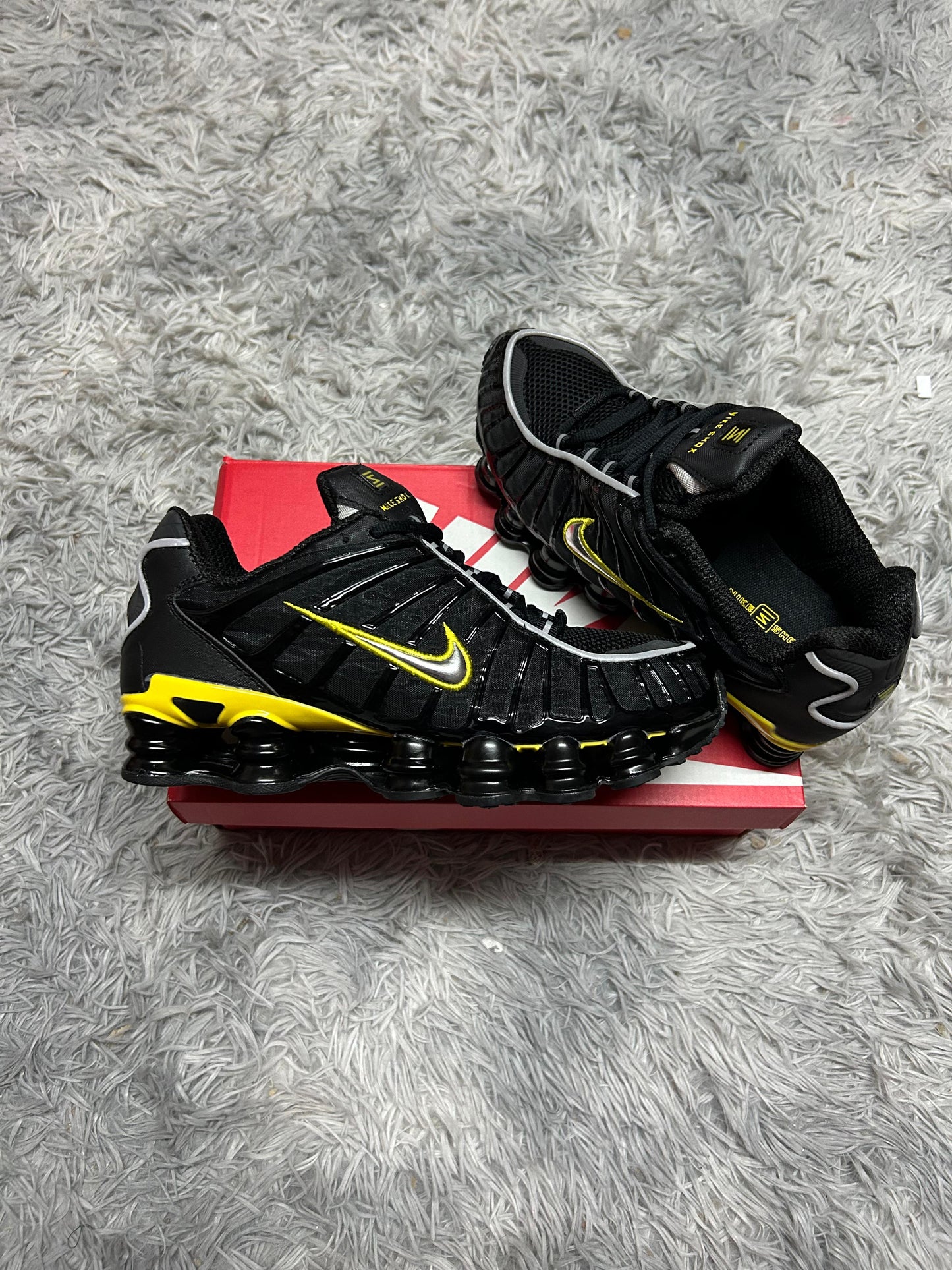 Zapatilla Nike Shox Amarillo Negro