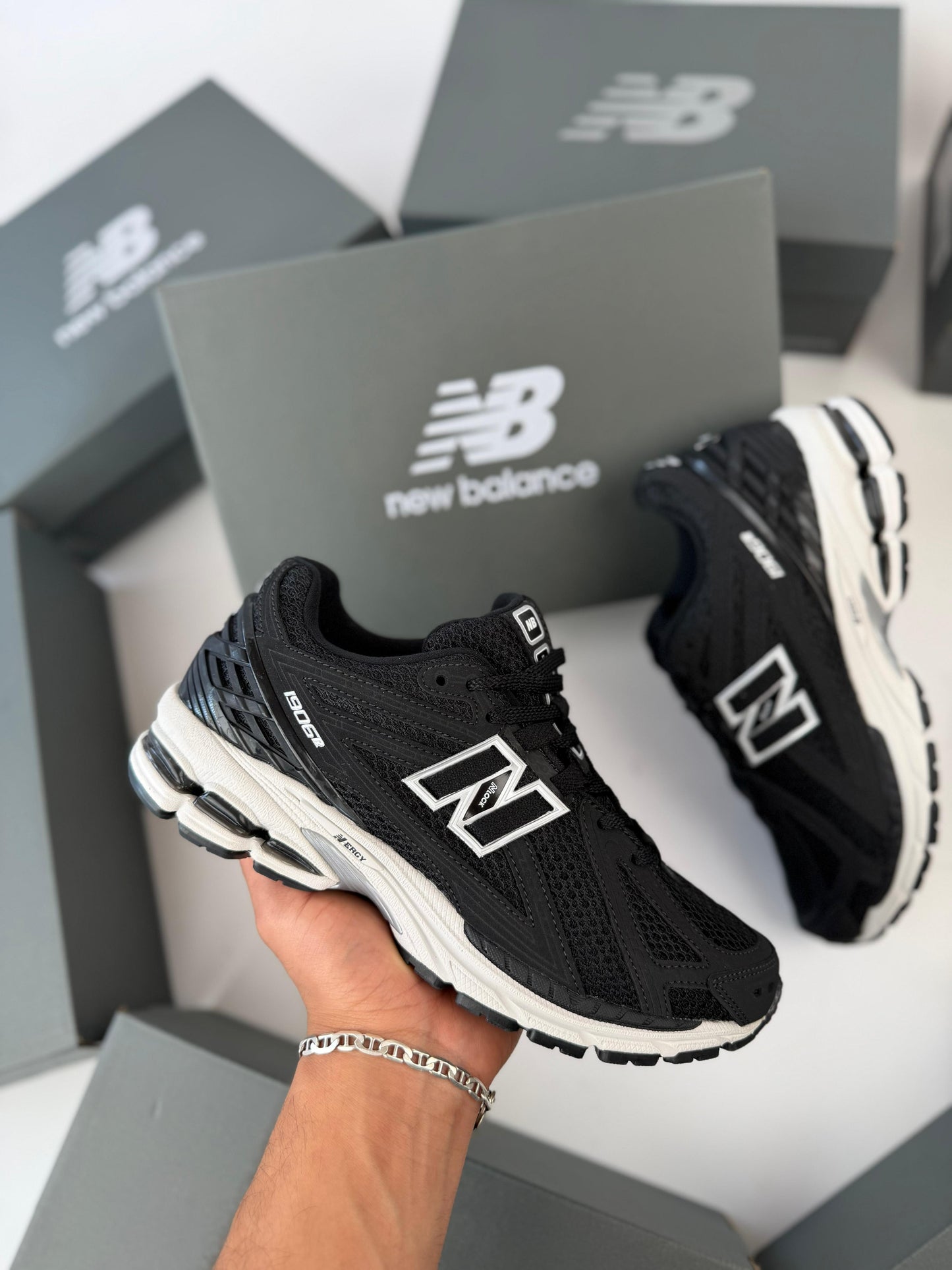 Zapatilla New Balance 1906