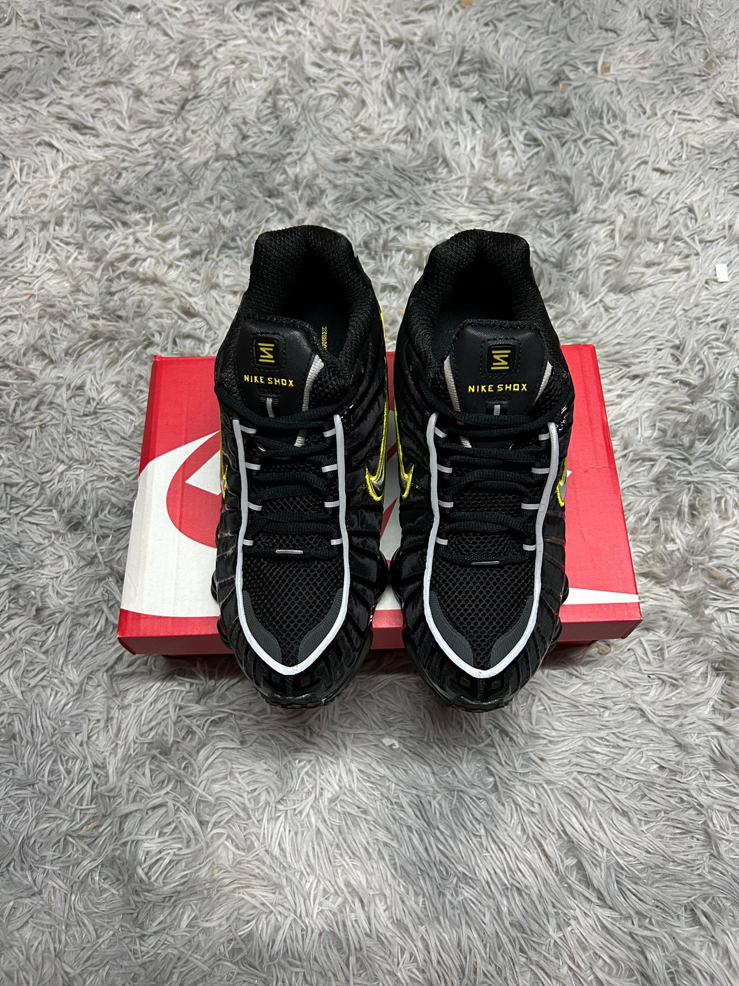 Zapatilla Nike Shox Amarillo Negro