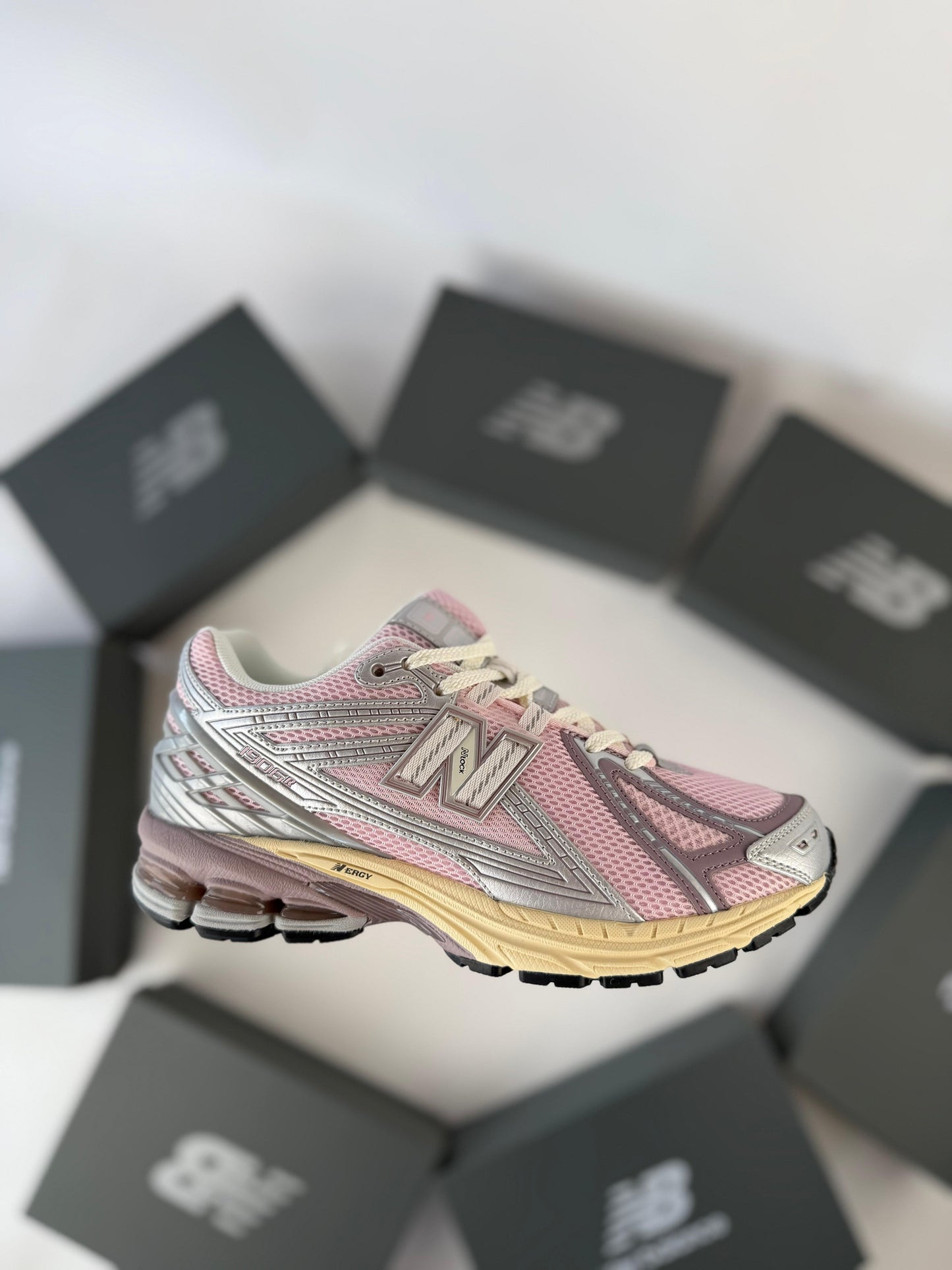 Zapatilla New Balance 1906